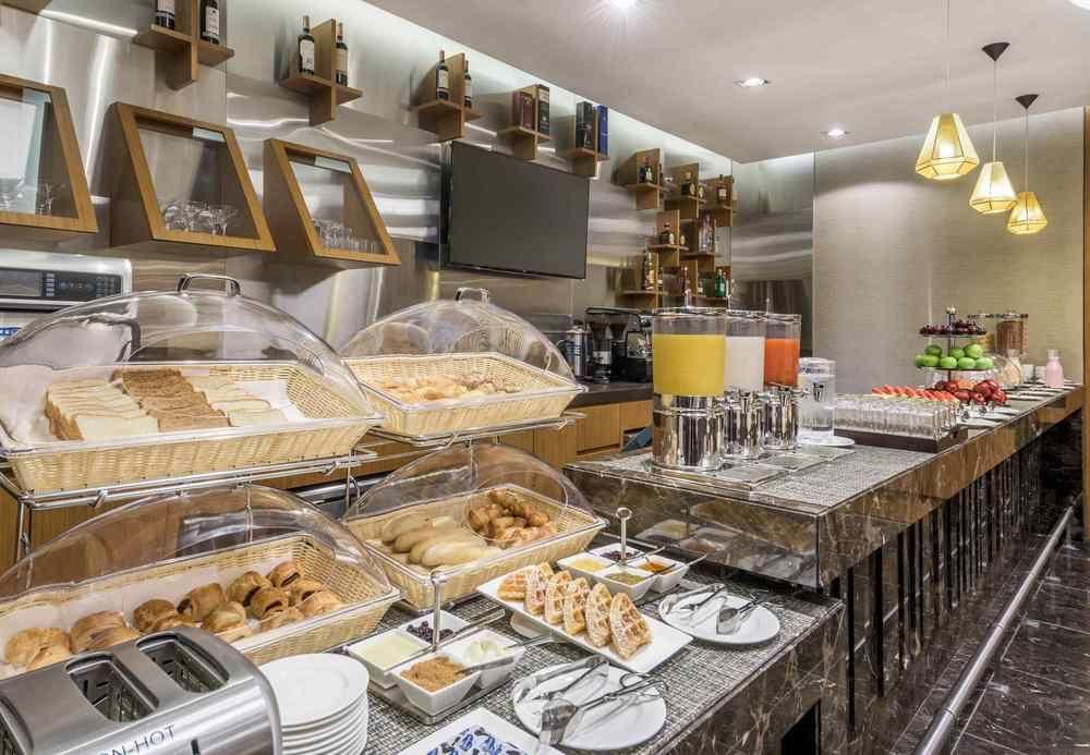 מלון Courtyard By Marriott Bogota Airport מראה חיצוני תמונה