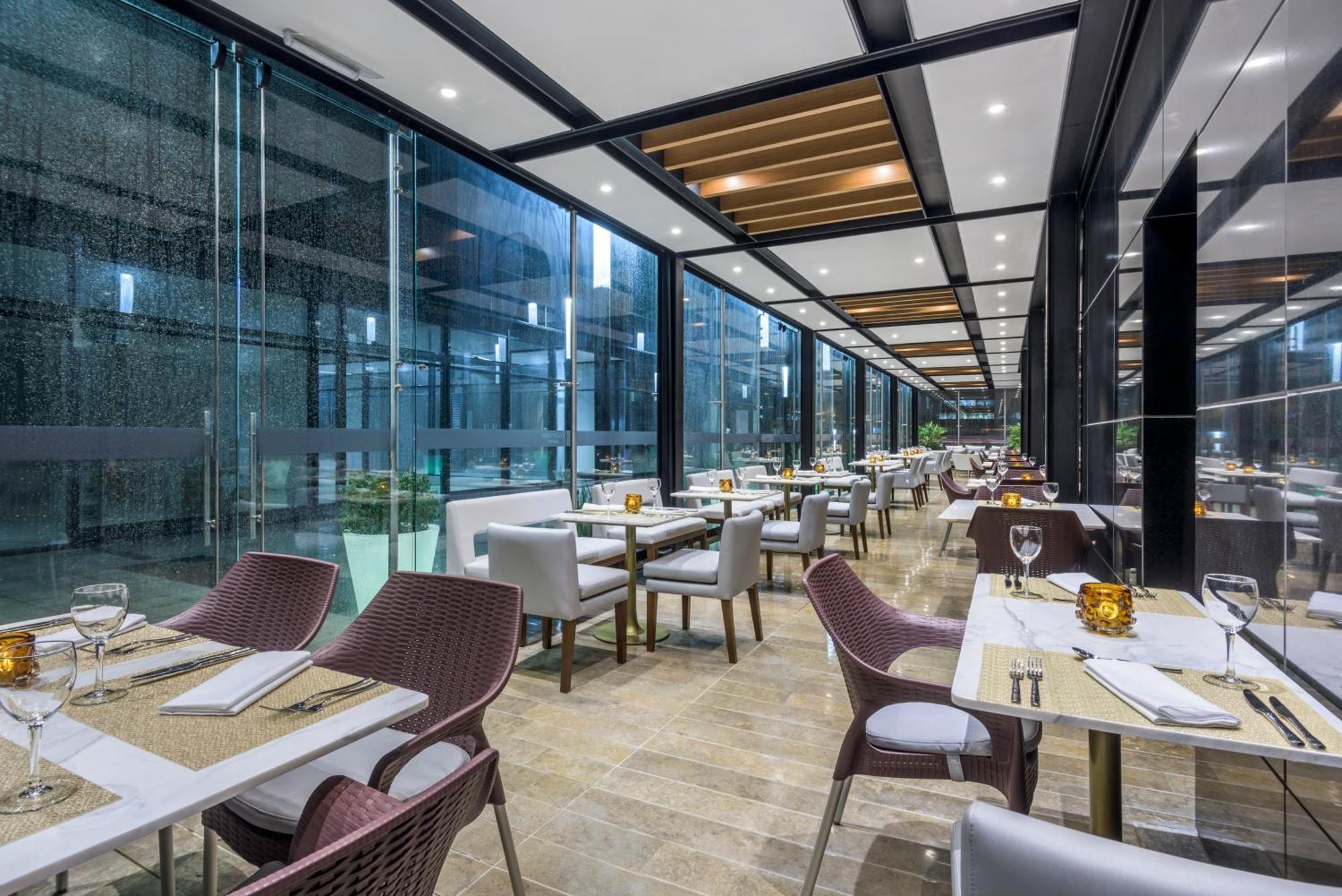 מלון Courtyard By Marriott Bogota Airport מראה חיצוני תמונה