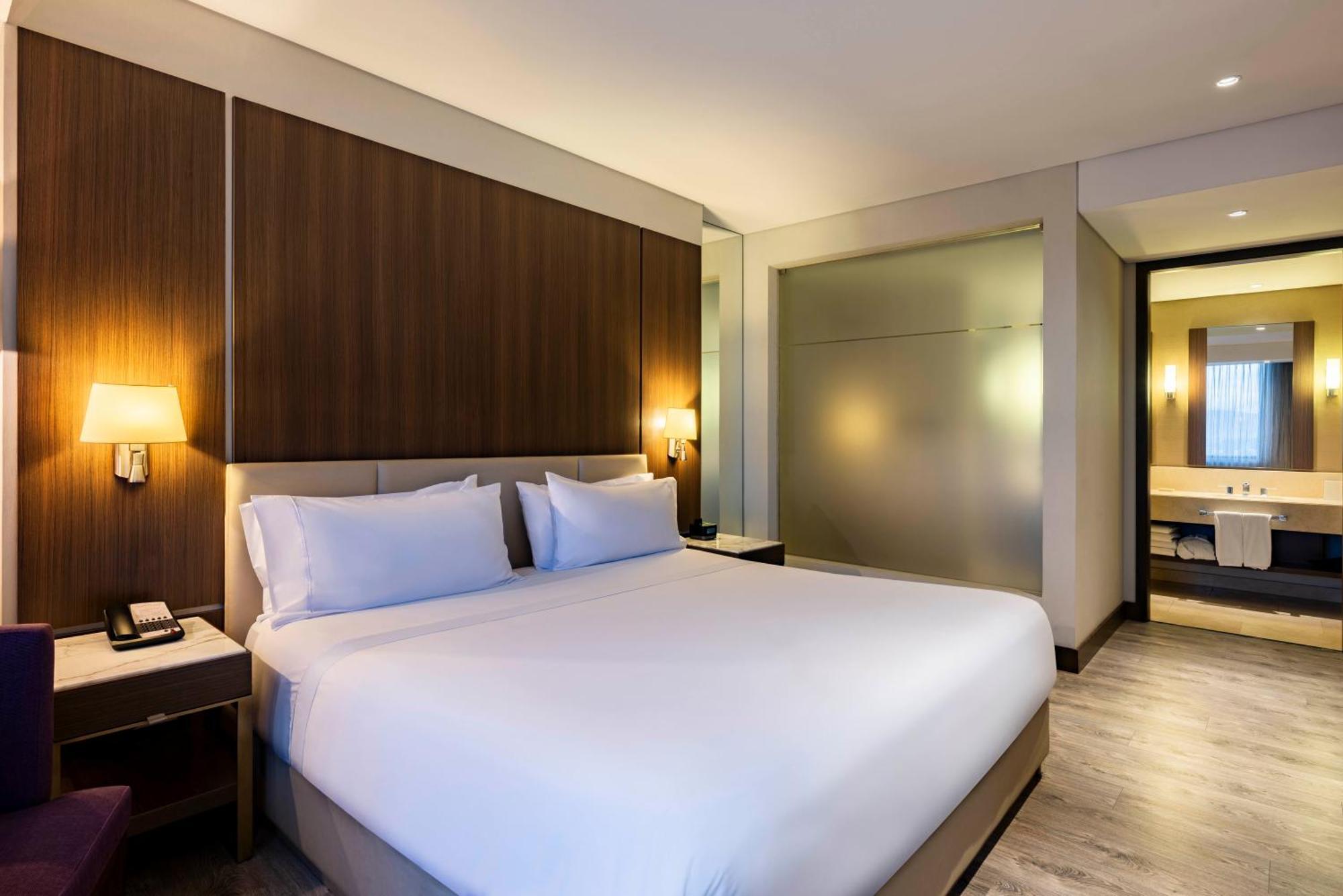 מלון Courtyard By Marriott Bogota Airport מראה חיצוני תמונה