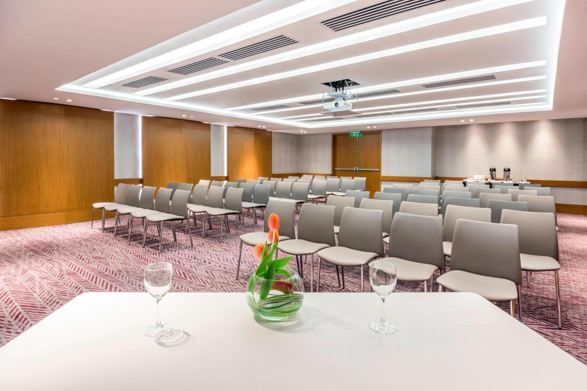 מלון Courtyard By Marriott Bogota Airport מראה חיצוני תמונה
