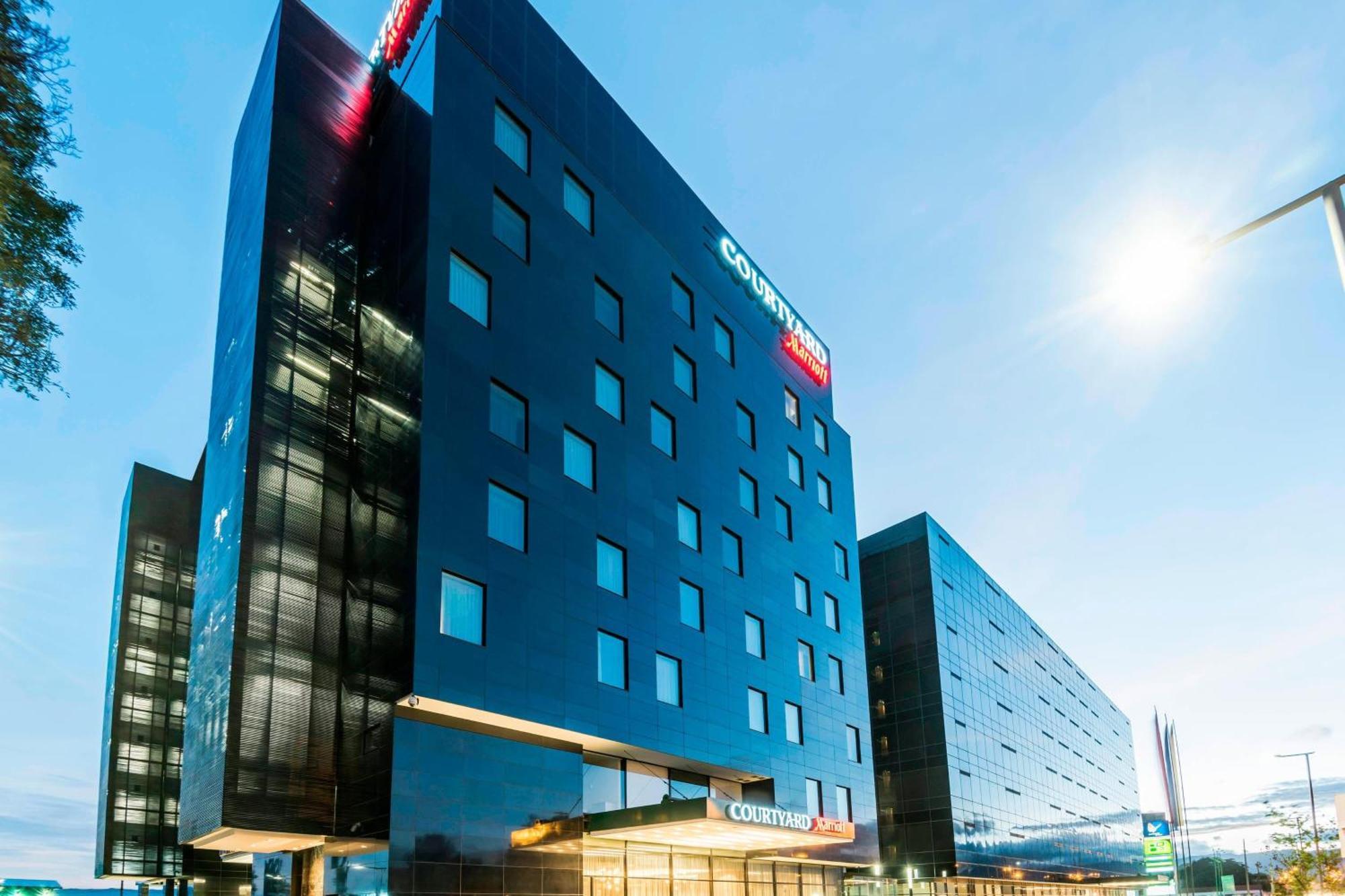 מלון Courtyard By Marriott Bogota Airport מראה חיצוני תמונה