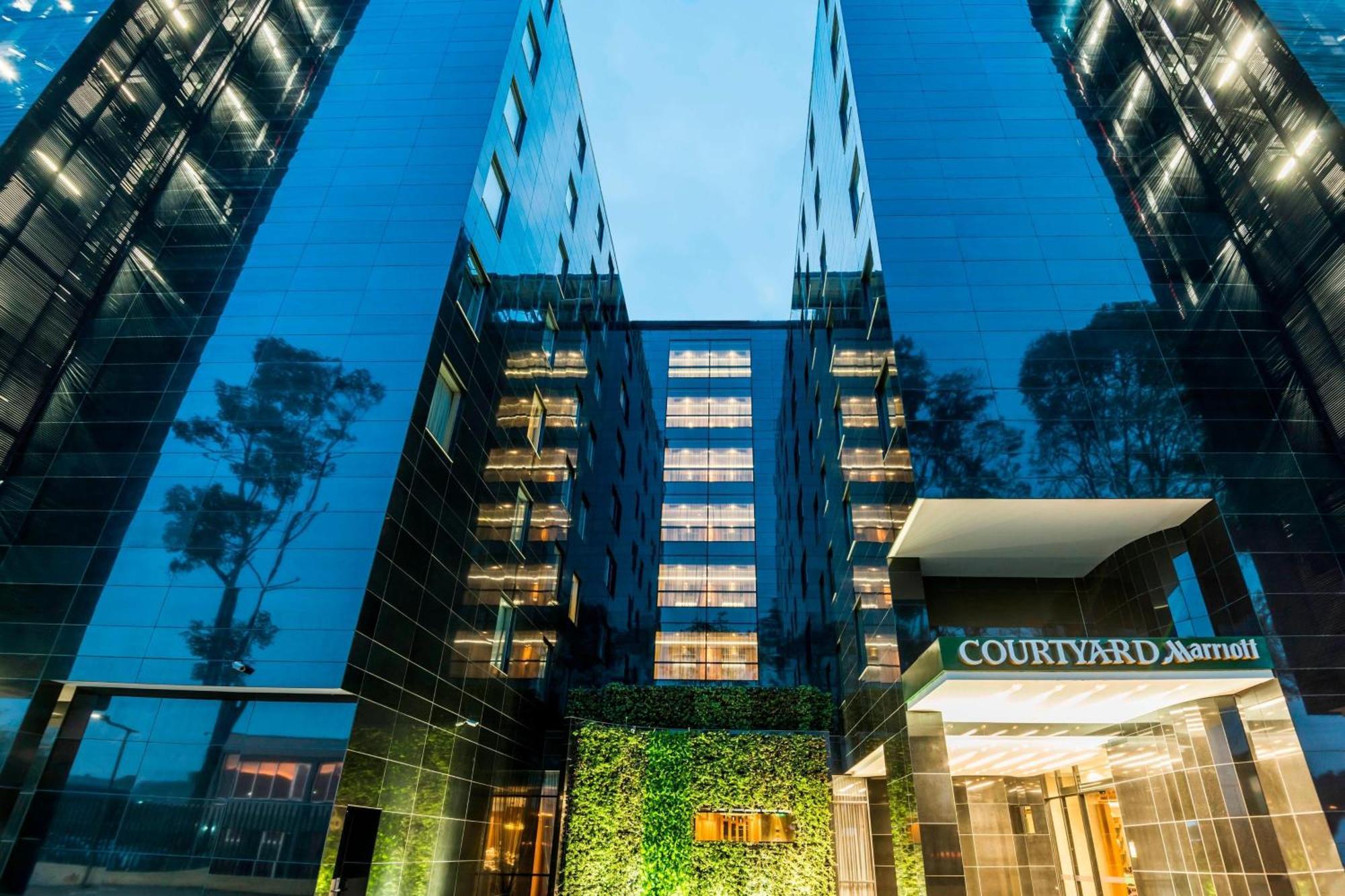 מלון Courtyard By Marriott Bogota Airport מראה חיצוני תמונה